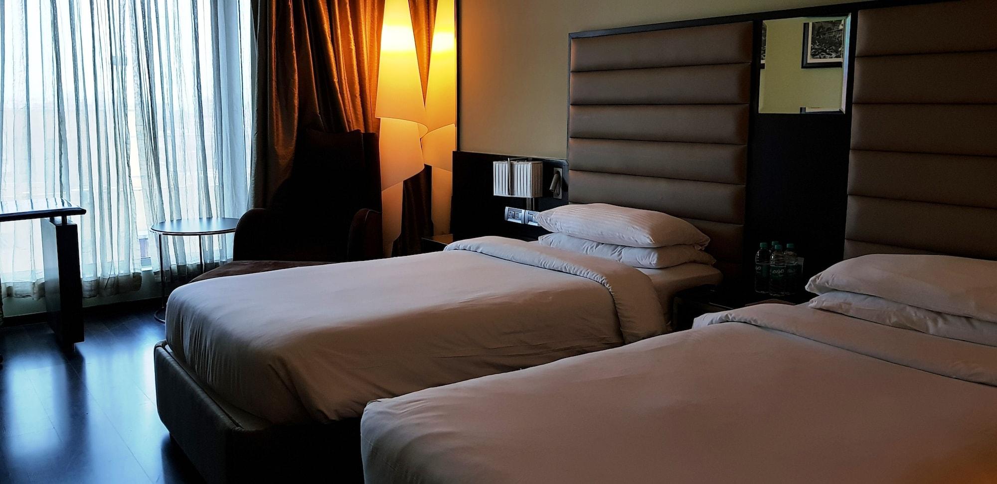 Vivanta Hyderabad, Begumpet Extérieur photo A room at the hotel
