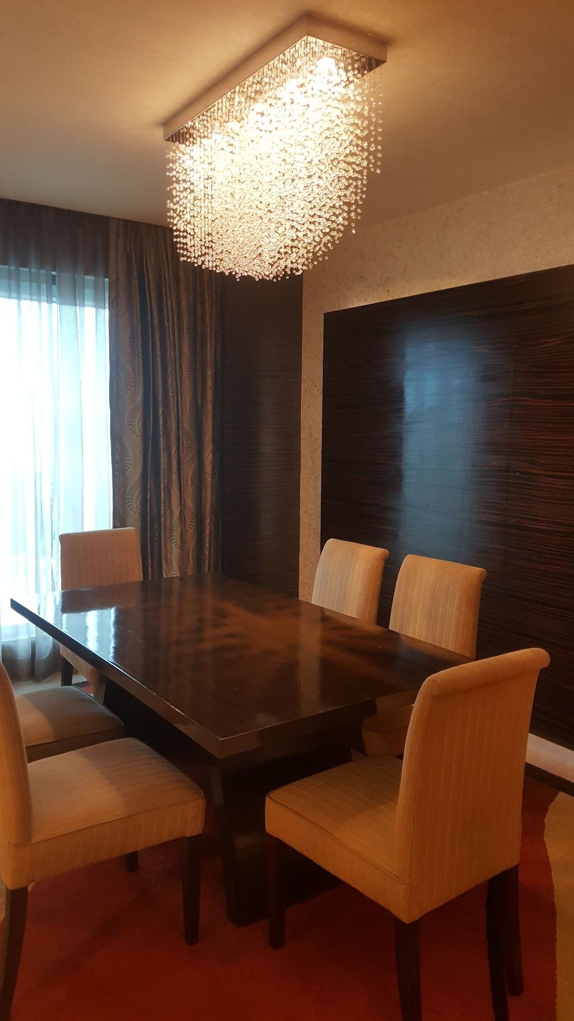 Vivanta Hyderabad, Begumpet Extérieur photo A meeting room at the hotel