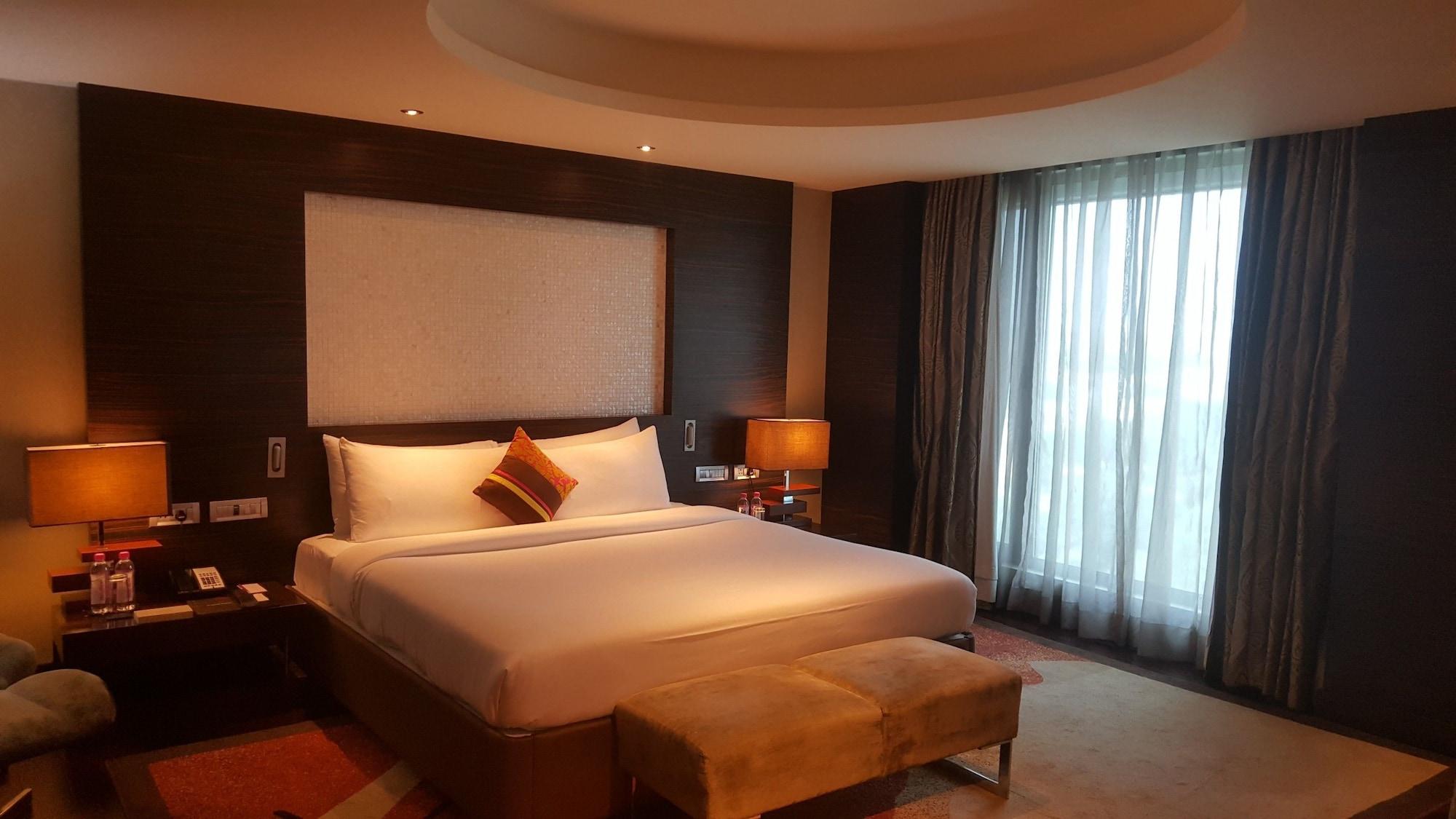 Vivanta Hyderabad, Begumpet Extérieur photo A bedroom at the Taj Bengal
