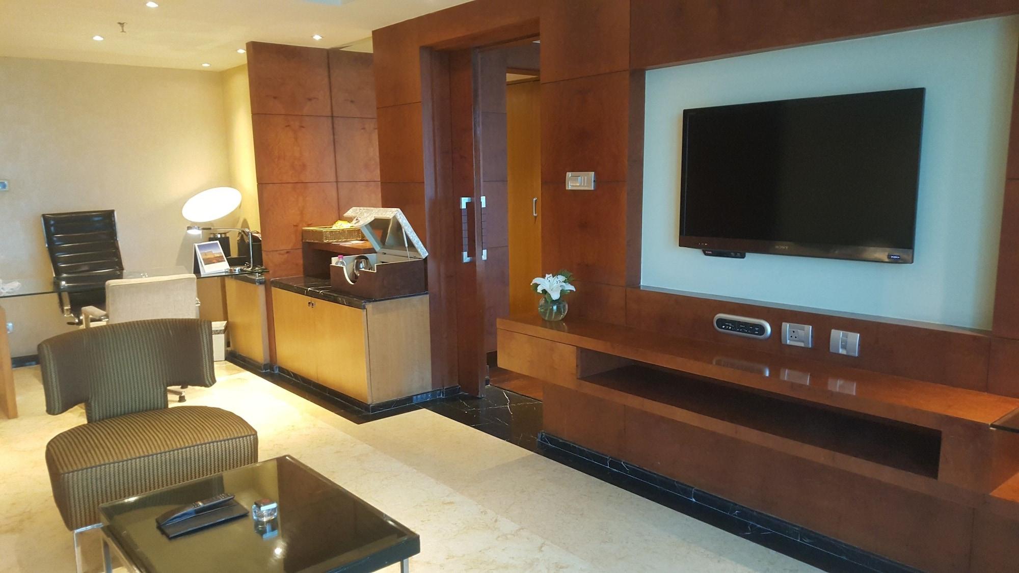 Vivanta Hyderabad, Begumpet Extérieur photo A suite at the Taj Mahal Palace