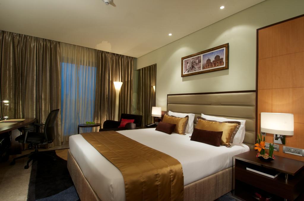 Vivanta Hyderabad, Begumpet Extérieur photo A room at the Taj Bengal