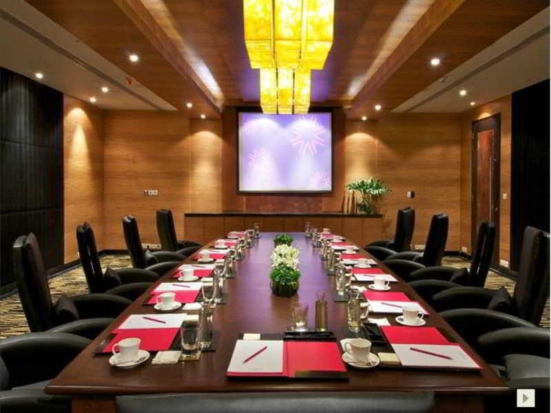 Vivanta Hyderabad, Begumpet Extérieur photo Boardroom