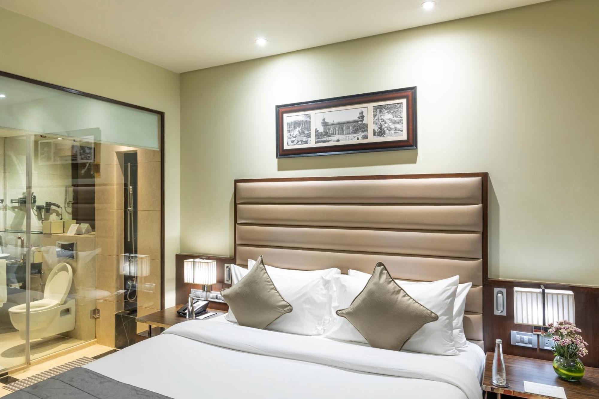 Vivanta Hyderabad, Begumpet Extérieur photo A room at the hotel