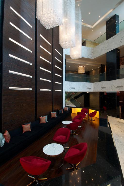 Vivanta Hyderabad, Begumpet Extérieur photo The interior of the lounge