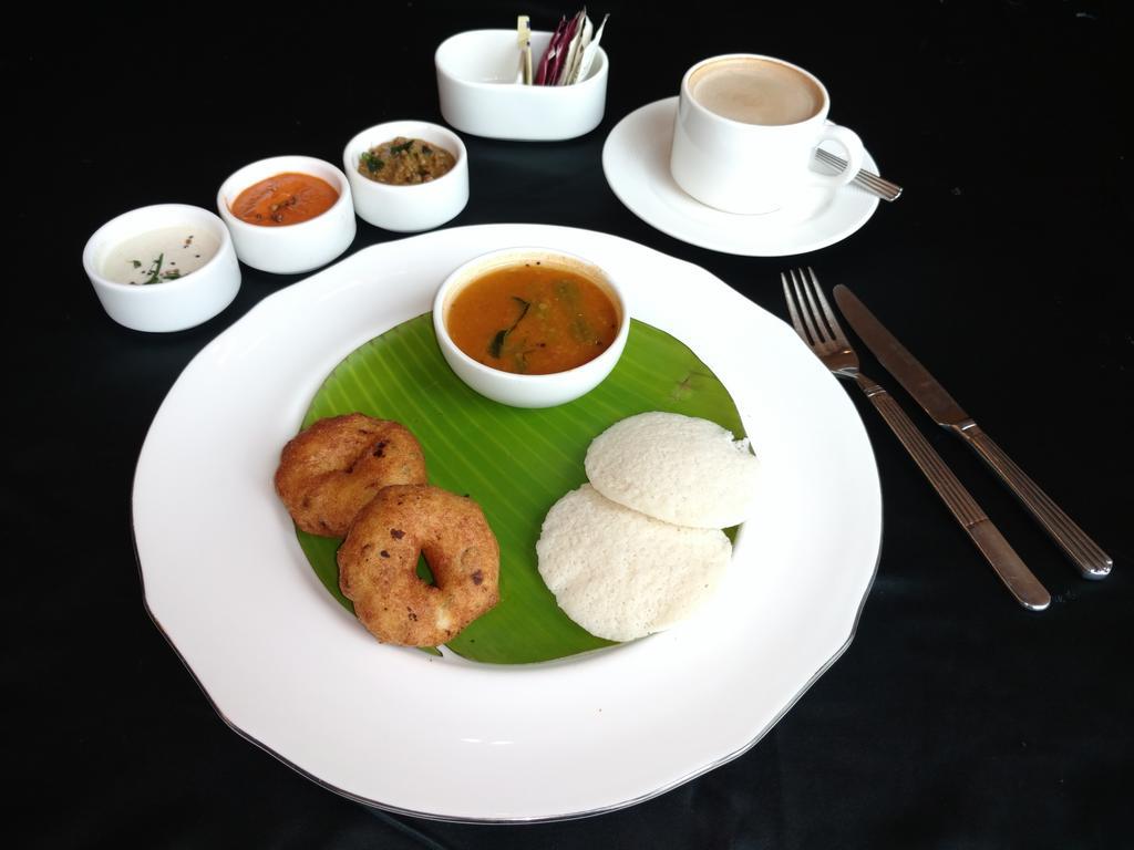 Vivanta Hyderabad, Begumpet Extérieur photo South Indian breakfast