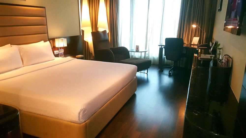 Vivanta Hyderabad, Begumpet Extérieur photo A room at the hotel