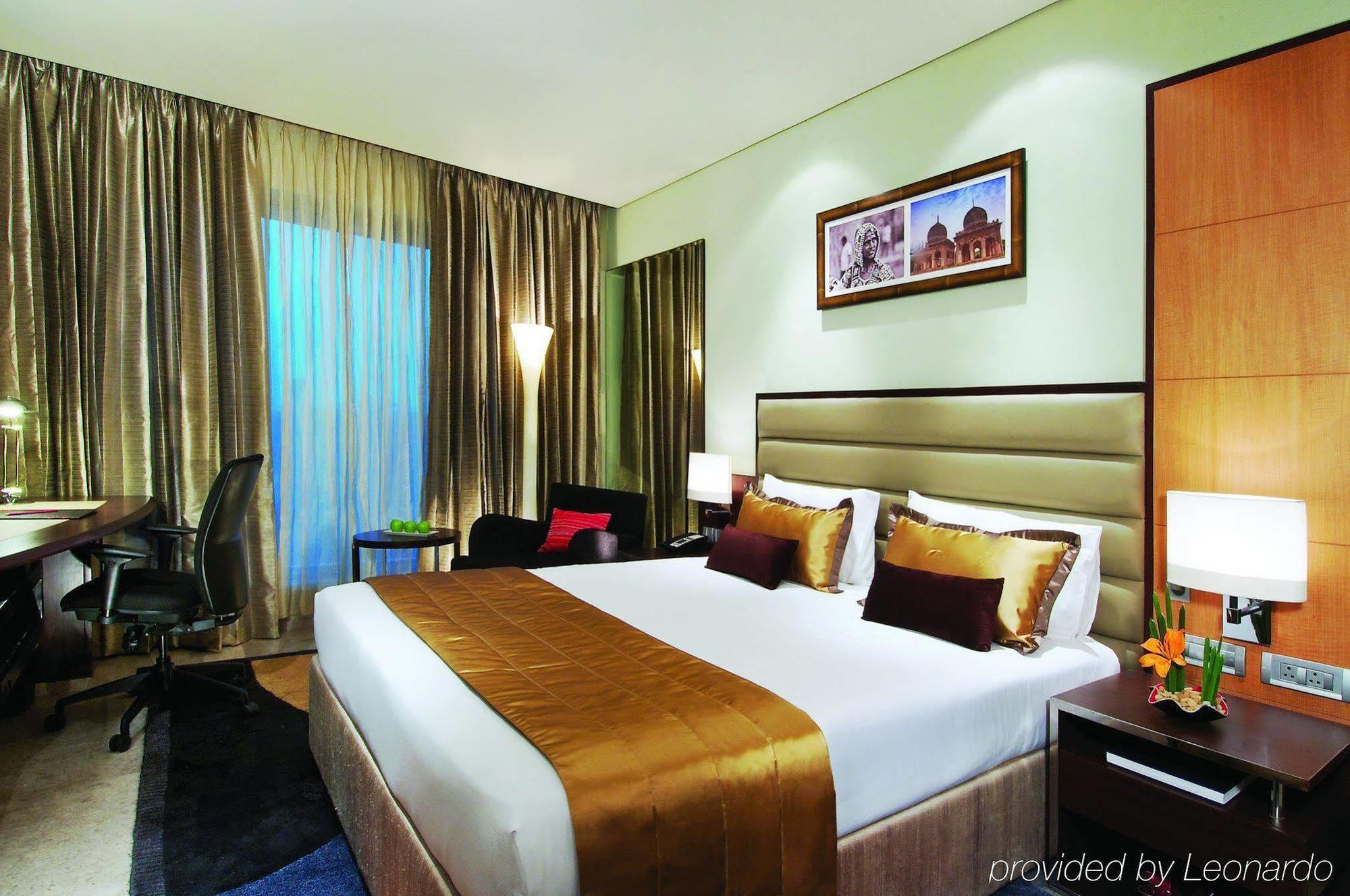 Vivanta Hyderabad, Begumpet Chambre photo A room at the hotel