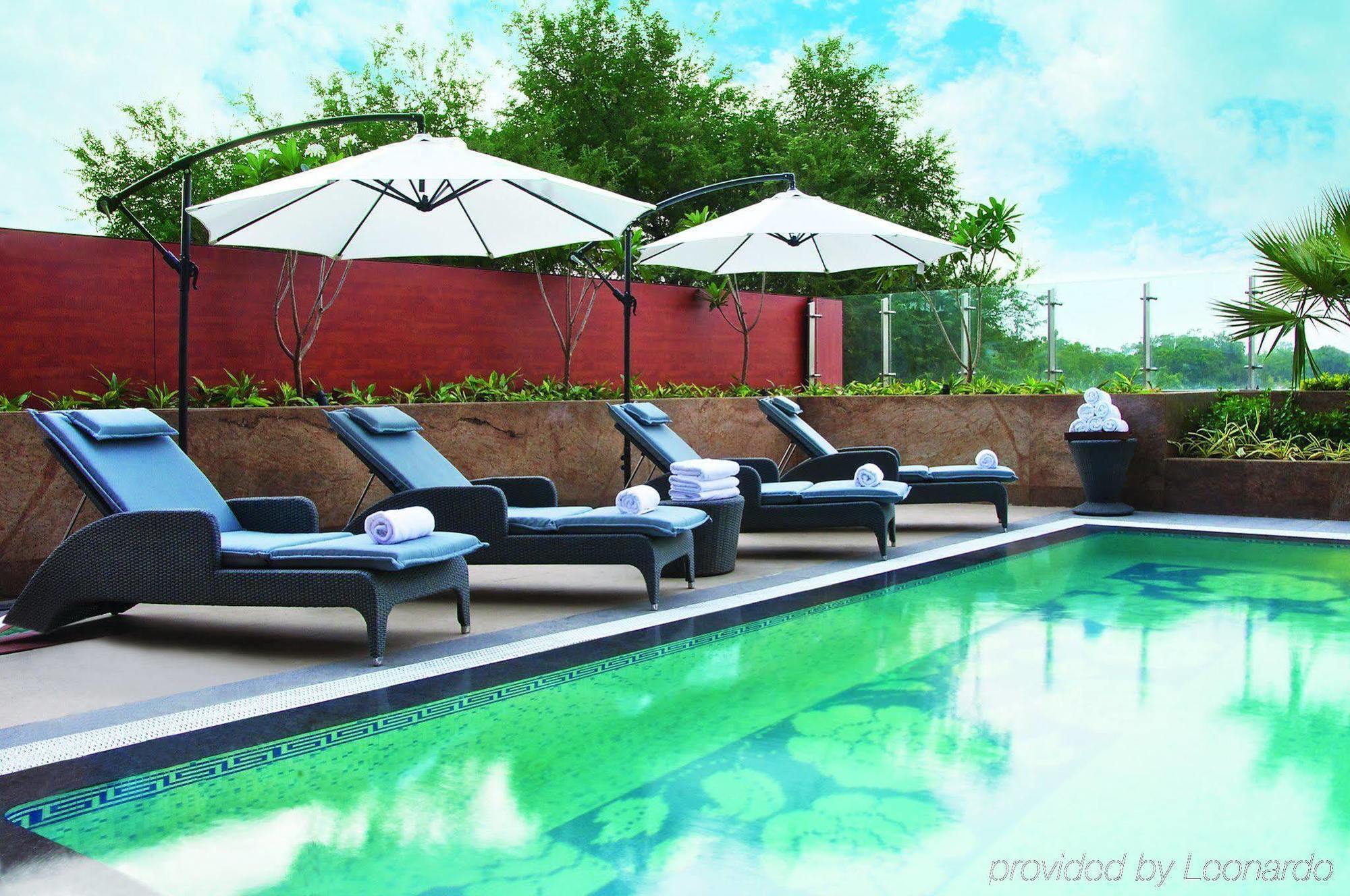 Vivanta Hyderabad, Begumpet Facilités photo The pool at the hotel