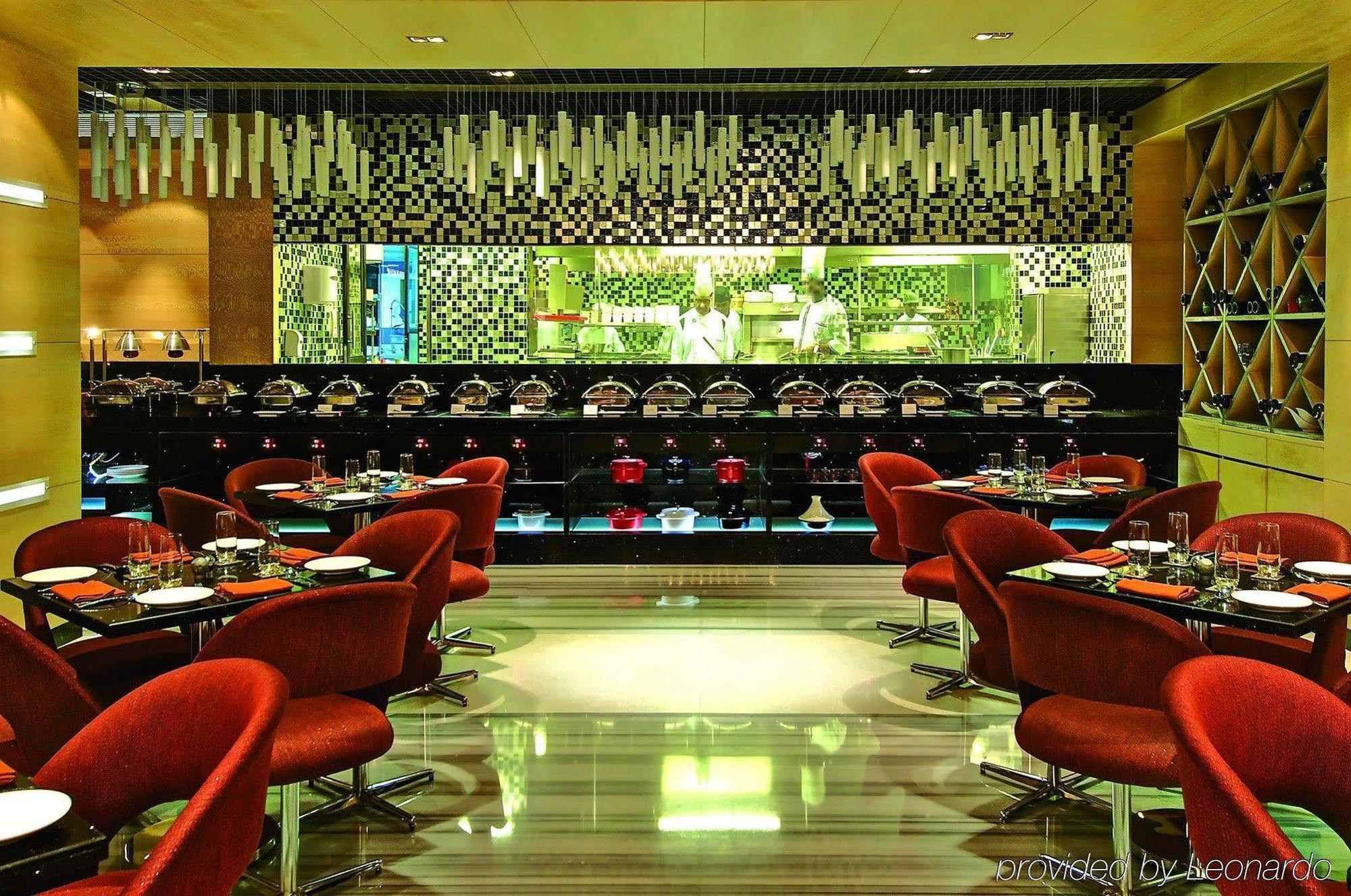 Vivanta Hyderabad, Begumpet Restaurant photo The restaurant