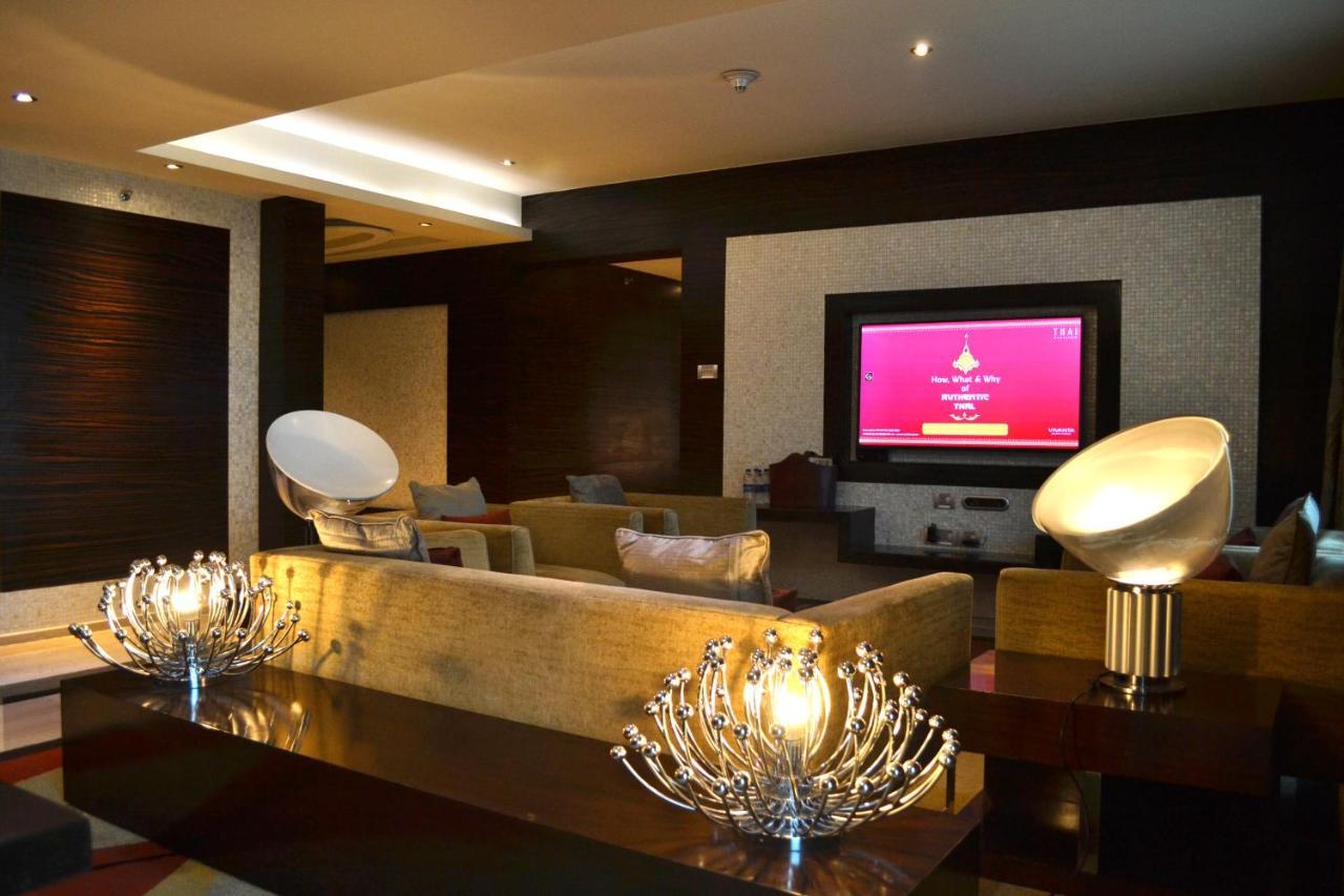 Vivanta Hyderabad, Begumpet Extérieur photo The lounge at Cape Town International Airport