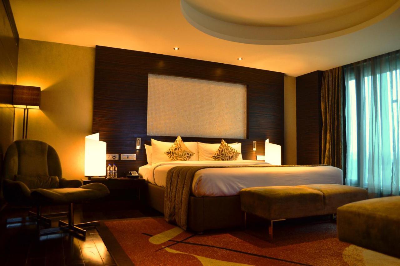 Vivanta Hyderabad, Begumpet Extérieur photo